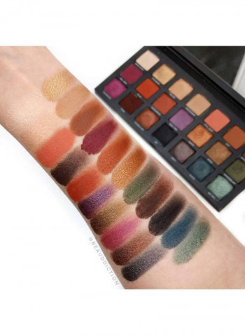 Born To Run Eyeshadow Palette Green/Blue/Beige