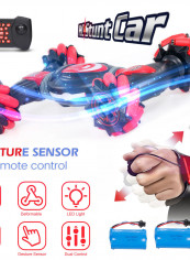 2.4G Twisting Off-Road Vehicle Music Dancing Two Side Driving Gesture Sensing RC Stunt 37.5cm