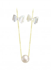 18 Karat Pearl And Bows Cut Mother Of Pearl Necklace