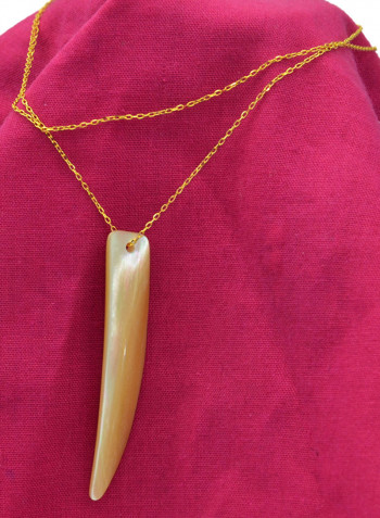 18 Karat Gold Fang Shape Mother Of Pearl Pendant Necklace
