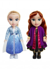 مجموعة من دميتين للأميرتين آنا وإلسا بتصميم دمية مغنية من فيلم "Frozen 2"