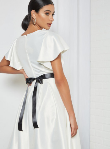 Contrast Belted Dress Offwhite
