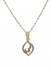 Chain Necklace With Leaf Shaped Pendant