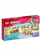 143-Piece Juniors Andrea And Stephanie Beach Holiday Building Set 10747
