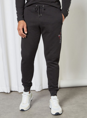 Essential Logo Sweatpants Black