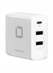 Universal Power Adapter White