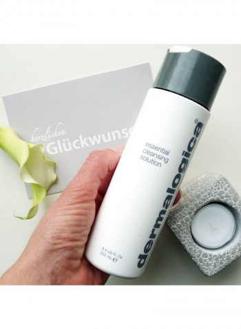 Essential Cleansing Solution 2 2 White 250ml