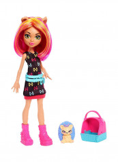 Monster Family Howleen Wolf Fashion Doll And Pet Hedgehog