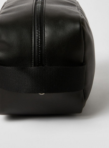 Faux Leather Logo Washbag أسود