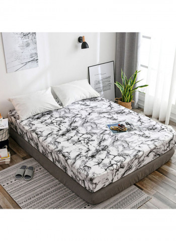 4-Piece Fitted Sheet And Bed Sheet And 2-Piece Pillowcases Bedding Set Microfiber White/Black 40x5x30cm