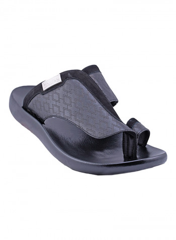 Textured Toe Loop Detail Arabic Sandals Black