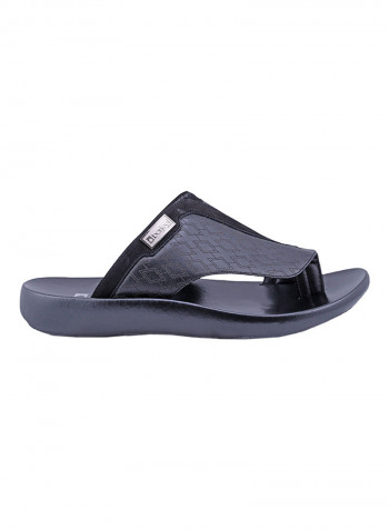 Textured Toe Loop Detail Arabic Sandals Black