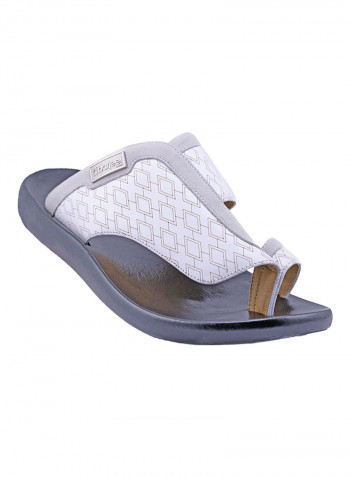 Textured Toe Loop Detail Arabic Sandals White