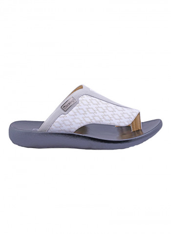 Textured Toe Loop Detail Arabic Sandals White