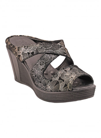 092-2006 Criss Cross Strap Wedge Sandals Gold/Black