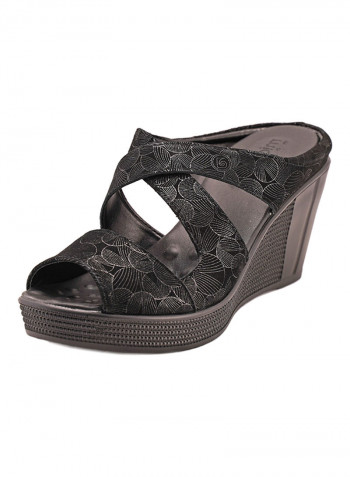 092-2009 Criss Cross Strap Wedge Sandals Black