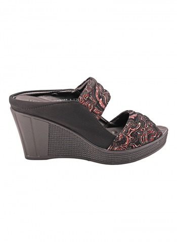 092-2012 Peep Toe Wedge Sandals Black / Red