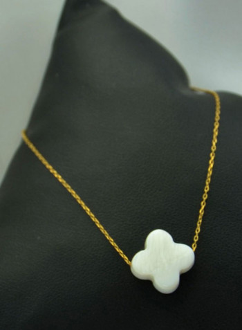 18 Karat Gold Plum Flower Shape Mother Of Pearl Bracelet