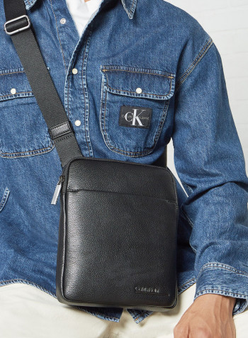 Bombe' Flat Messenger Bag Black