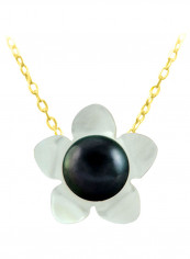 18 Karat Solid Yellow Gold 13 mm Mother Of Pearl Flower Shape With 7 mm Pearl Pendant Necklace