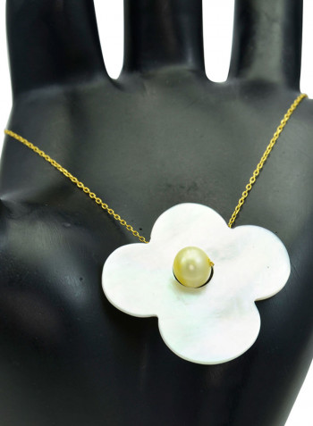 18 Karat Solid Yellow Gold Mother Of Pearl With 7 mm Flower Shape Pearl Chain Bracelet