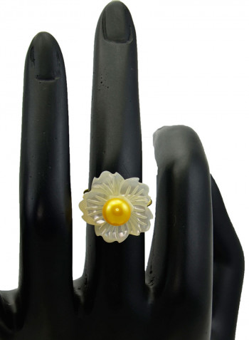18 Karat Gold Flower Design Mother Of Pearl Ring