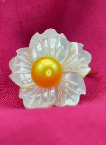 18 Karat Gold Flower Design Mother Of Pearl Ring