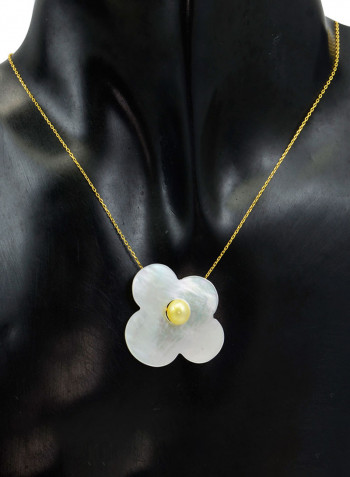 18 Karat Solid Yellow Gold Mother Of Pearl With 7 mm Flower Shape Pearl Pendant Necklace