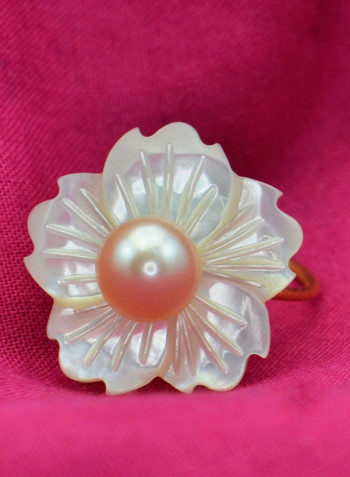 18 Karat Solid Yellow Gold 19 mm Flower Shape Mother Of Pearl With 6-7 mm Pearl Ring
