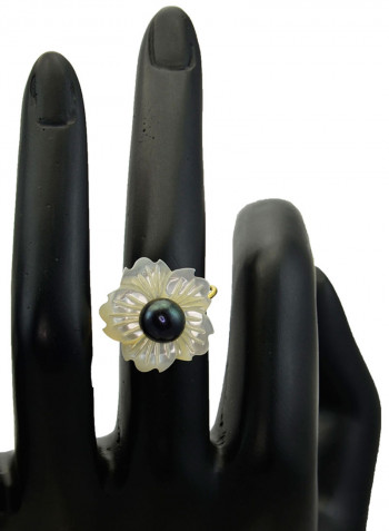 18 Karat Solid Yellow Gold 19 mm Flower Shape Mother Of Pearl With 6-7 mm Pearl Ring