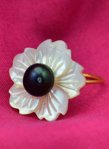18 Karat Solid Yellow Gold 19 mm Flower Shape Mother Of Pearl With 6-7 mm Pearl Ring