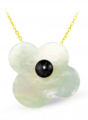 18 Karat Solid Yellow Gold Mother Of Pearl With 7 mm Flower Shape Pearl Pendant Necklace