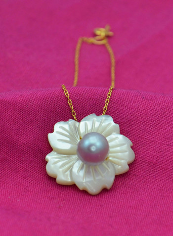 18 Karat Solid Yellow Gold 19 mm Flower Shape Mother Of Pearl With 6-7 mm Pearl Chain Bracelet