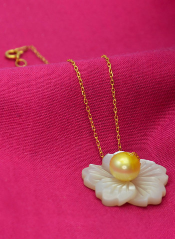 18 Karat Solid Yellow Gold 19 mm Flower Shape Mother Of Pearl With 6-7 mm Pearl Chain Bracelet