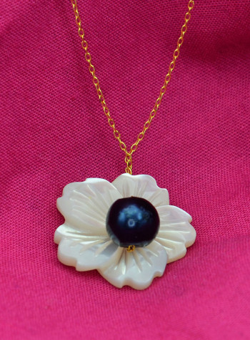 18 Karat Solid Yellow Gold 19 mm Flower Shape Mother Of Pearl With 6-7 mm Pearl Pendant Necklace