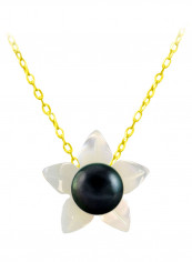 18 Karat Solid Yellow Gold 10 mm Mother Of Pearl Flower Shape With 4 mm Pearl Pendant Necklace