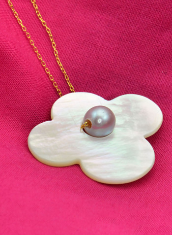 18 Karat Solid Yellow Gold Mother Of Pearl With 7 mm Flower Shape Pearl Chain Bracelet