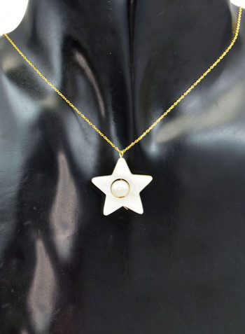 18 Karat Solid Yellow Gold Mother Of Pearl With 6-7 mm Star Shape Pendant Necklace