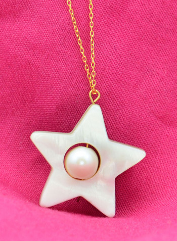 18 Karat Solid Yellow Gold Mother Of Pearl With 6-7 mm Star Shape Pendant Necklace