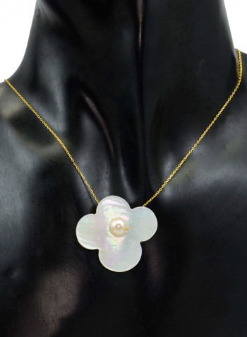 18 Karat Solid Yellow Gold Mother Of Pearl With 7 mm Flower Shape Pearl Pendant Necklace