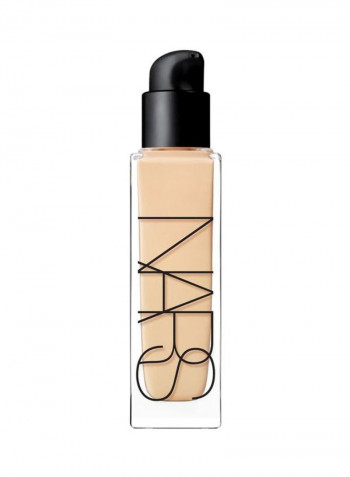 Natural Radiant Liquid Foundation Vallauris