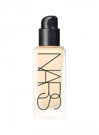 All Day Luminous Weightless Liquid Foundation Fiji
