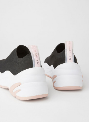 Moments Slip-Ons أسود